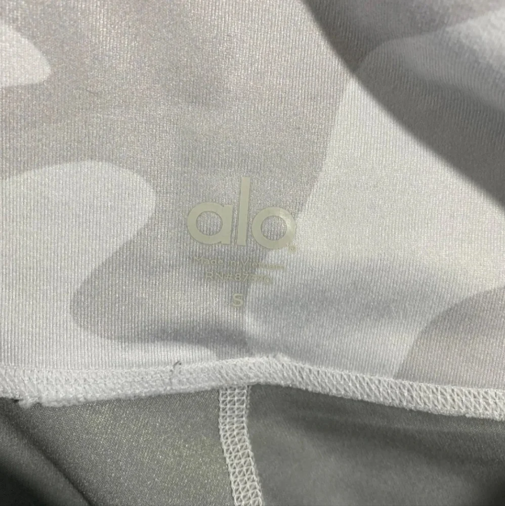 White Camo Alo Yoga Leggings - Picture 6 of 6